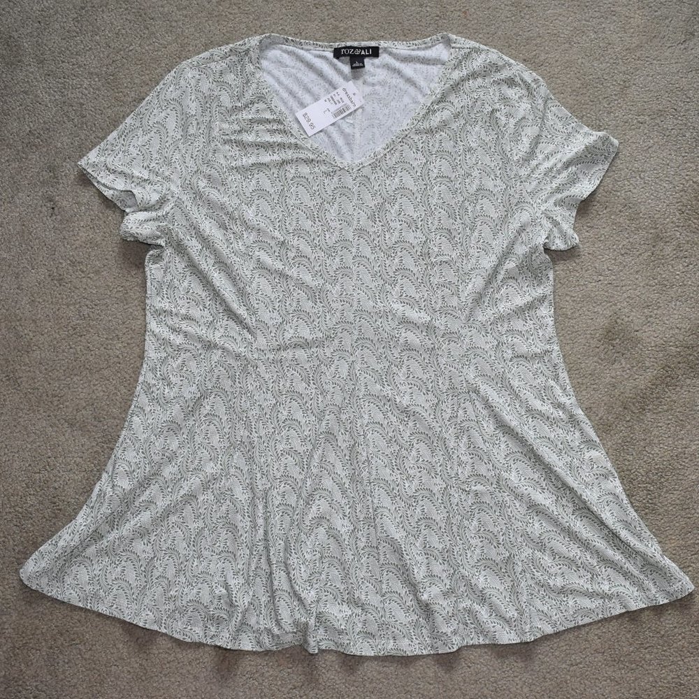 Roz & Ali Short Sleeve Peplum Blouse L Pleated
